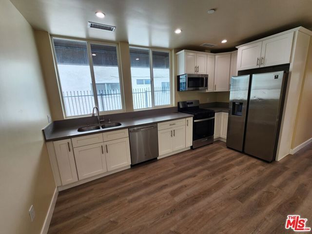 2726 S Cochran Avenue 101, Los Angeles, CA 90016