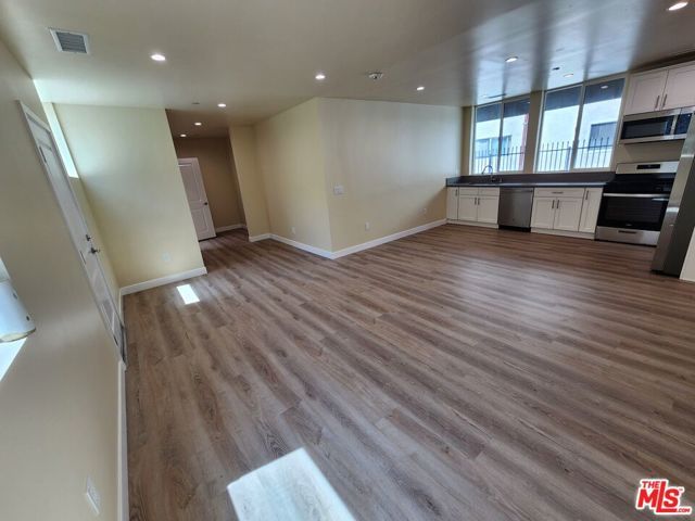 2726 S Cochran Avenue 101, Los Angeles, CA 90016