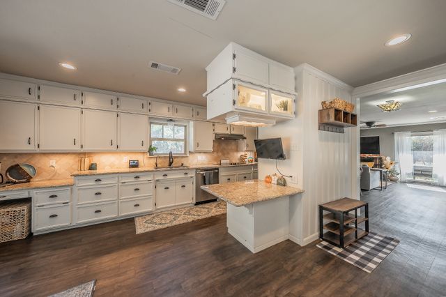 4112 Brooks Baker Avenue, Lakeside, TX 76135