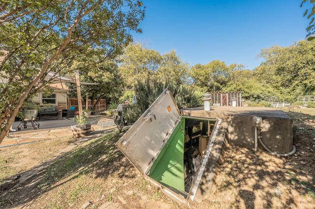 4112 Brooks Baker Avenue, Lakeside, TX 76135