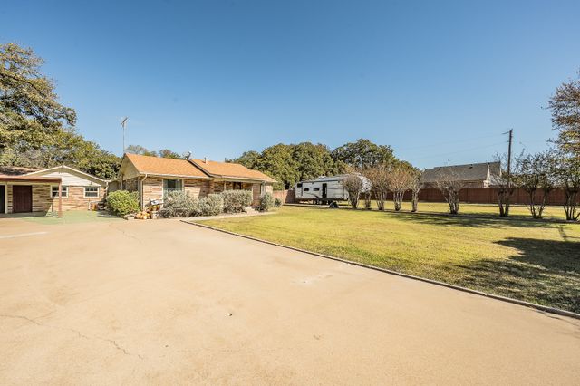 4112 Brooks Baker Avenue, Lakeside, TX 76135