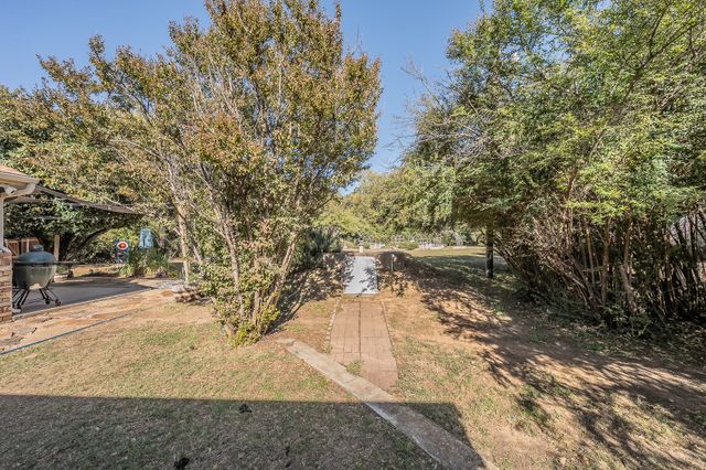 4112 Brooks Baker Avenue, Lakeside, TX 76135