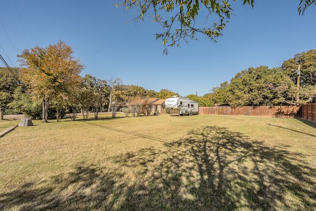 4112 Brooks Baker Avenue, Lakeside, TX 76135