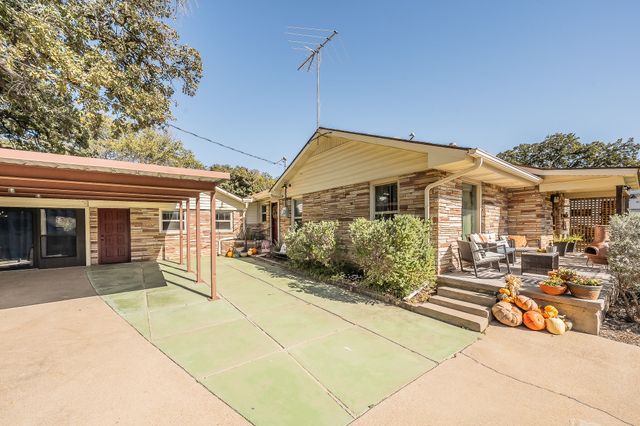 4112 Brooks Baker Avenue, Lakeside, TX 76135