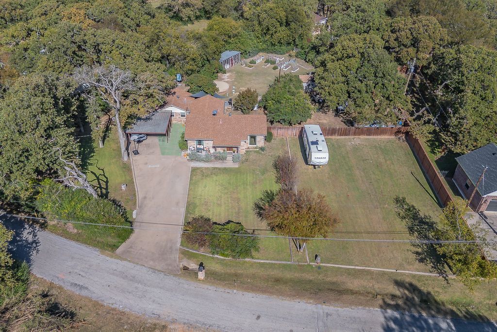 4112 Brooks Baker Avenue, Lakeside, TX 76135