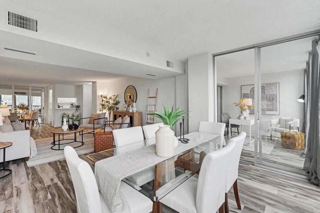 Image 8 of property listing at 101 Alma Street 904, Palo Alto, CA 94301