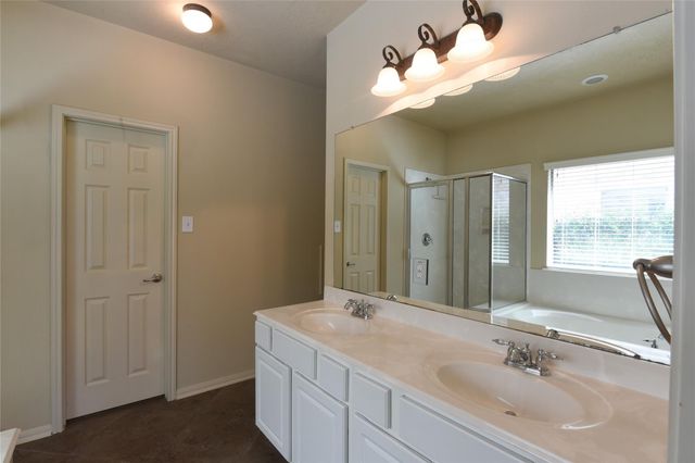 118 E Lasting Spring Circle, Spring, TX 77389