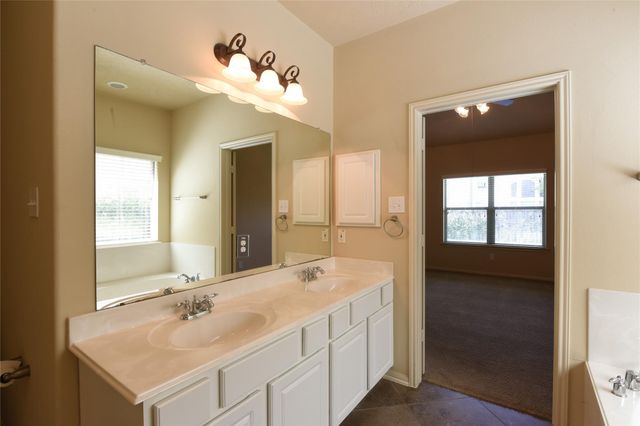 118 E Lasting Spring Circle, Spring, TX 77389