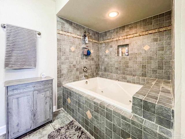 106 Port Royal Way, Pensacola, FL 32502