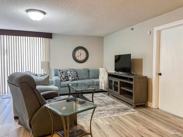 106 Port Royal Way, Pensacola, FL 32502