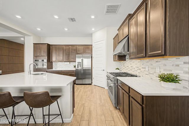 10831 N Stonebridge Drive, Tucson, AZ 85742