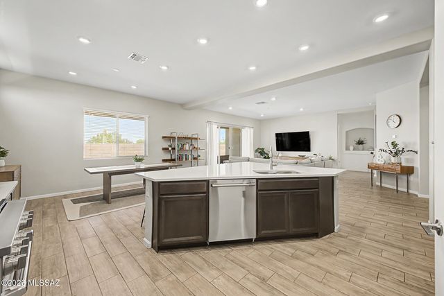 10831 N Stonebridge Drive, Tucson, AZ 85742
