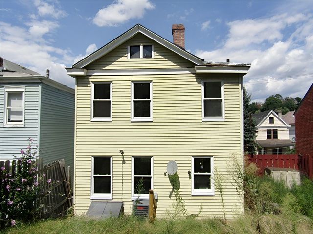 111 Minooka St, Carrick, PA 15210