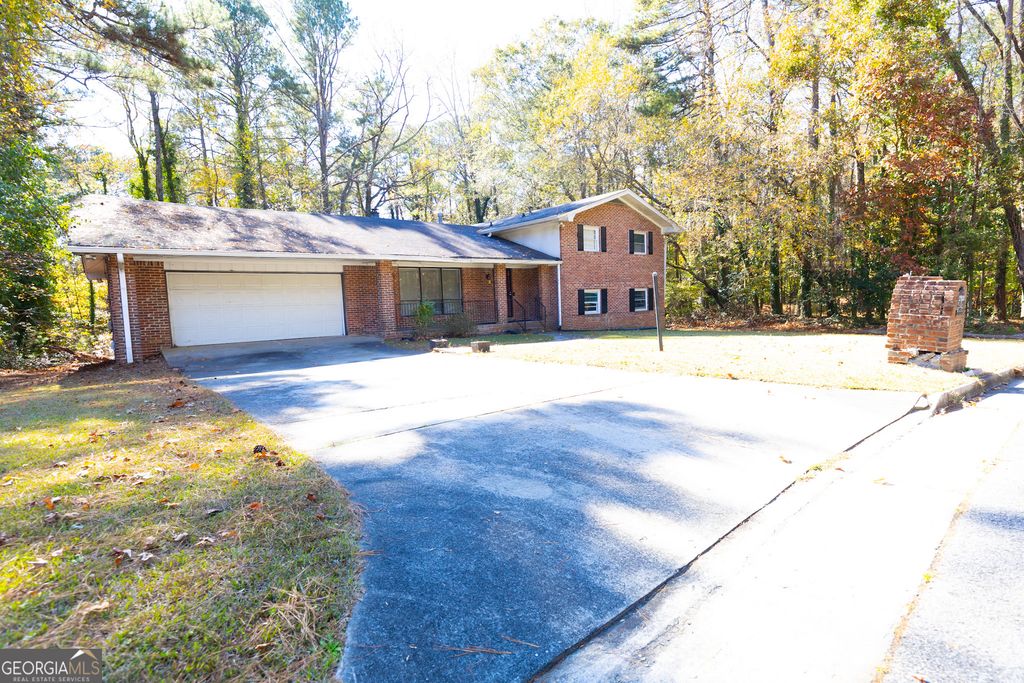 2030 Pine Oak Drive SW, Atlanta, GA 30310