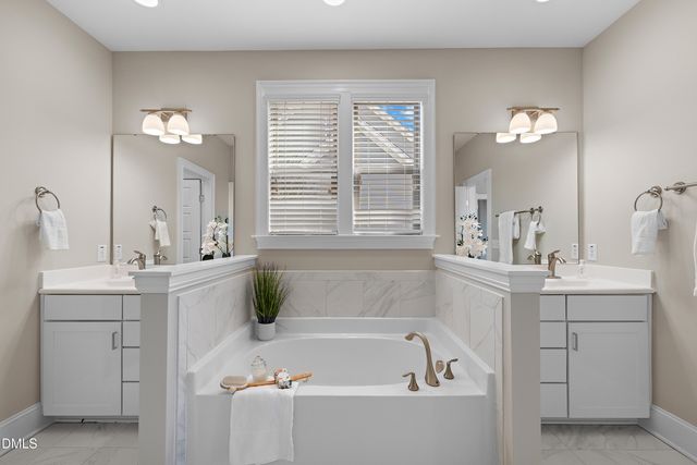 3317 Heathrowe Grove Court, Fuquay Varina, NC 27526