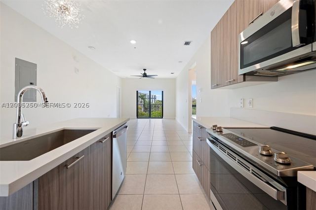 8301 NW 41st St B-401, Doral, FL 33166