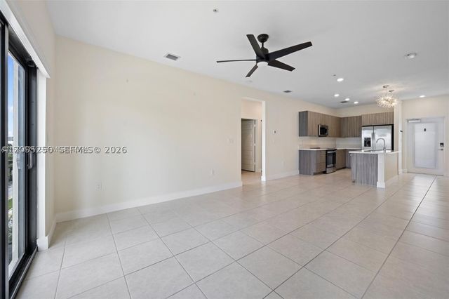 8301 NW 41st St B-401, Doral, FL 33166