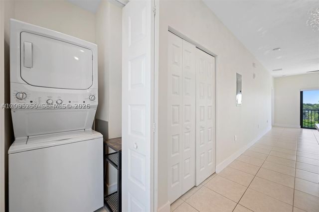 8301 NW 41st St B-401, Doral, FL 33166