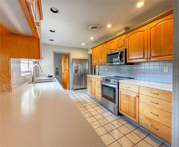 2118 W BROAD STREET, Tampa, FL 33604