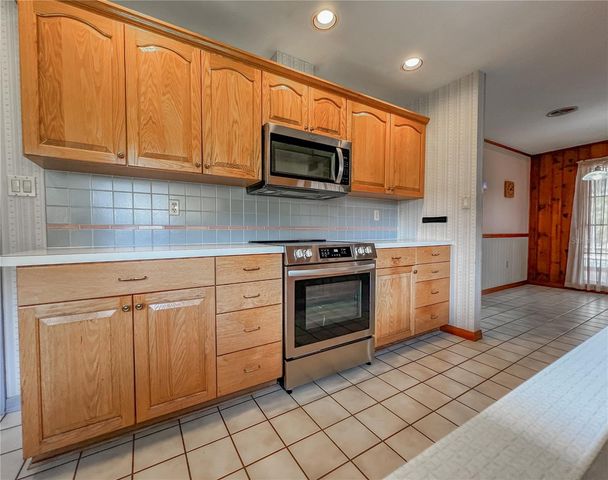 2118 W BROAD STREET, Tampa, FL 33604