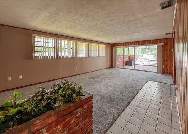 2118 W BROAD STREET, Tampa, FL 33604