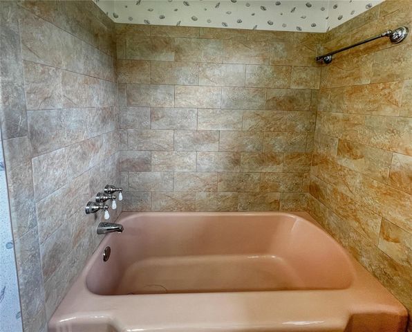 2118 W BROAD STREET, Tampa, FL 33604