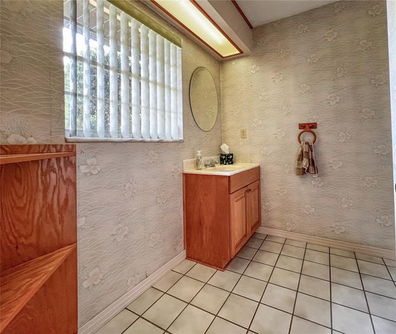 2118 W BROAD STREET, Tampa, FL 33604