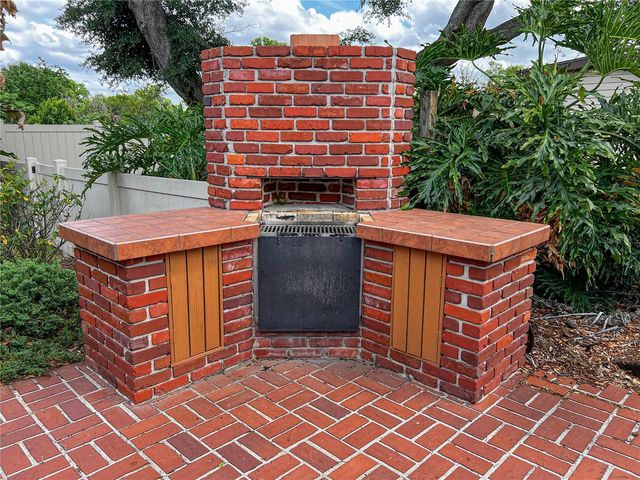 2118 W BROAD STREET, Tampa, FL 33604