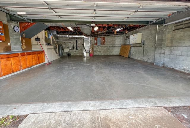 2118 W BROAD STREET, Tampa, FL 33604