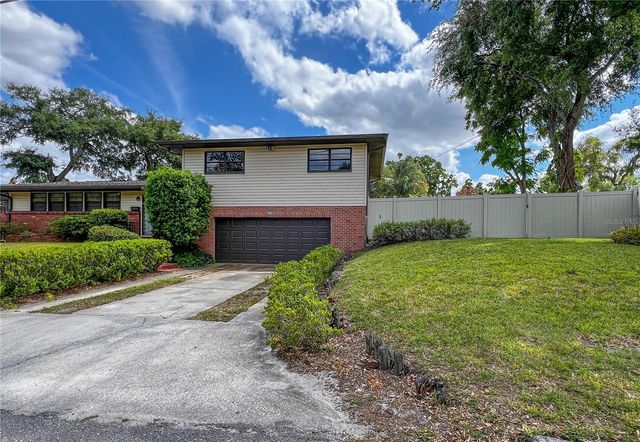 2118 W BROAD STREET, Tampa, FL 33604