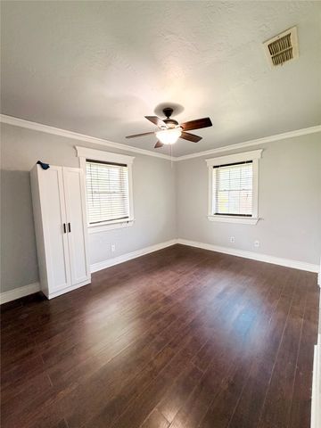 1304 Bellaire Street, Bowie, TX 76230