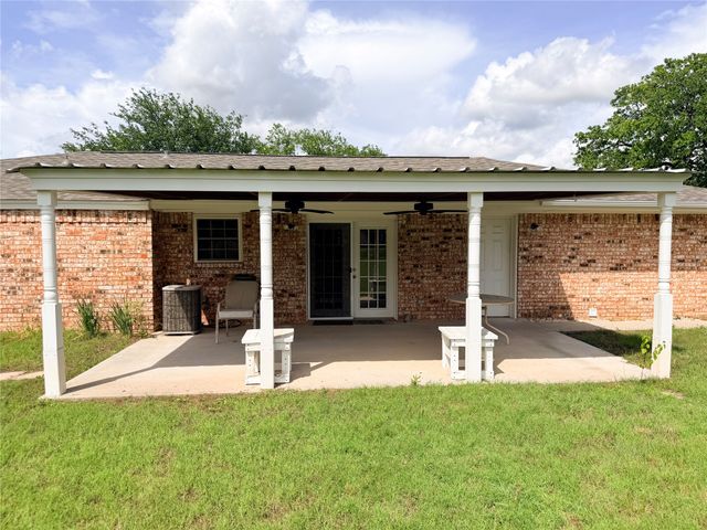 1304 Bellaire Street, Bowie, TX 76230