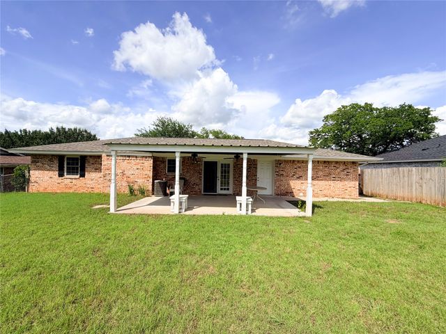 1304 Bellaire Street, Bowie, TX 76230
