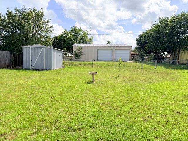 1304 Bellaire Street, Bowie, TX 76230