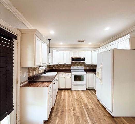 1304 Bellaire Street, Bowie, TX 76230