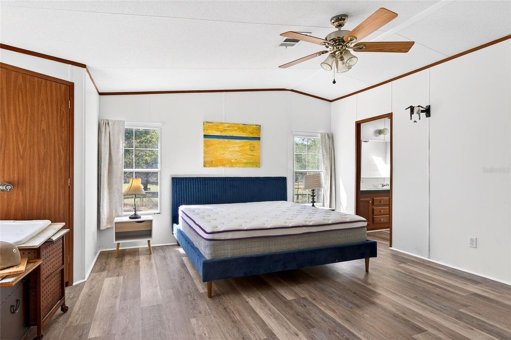 Image 16 of property listing at 10427 NW 8TH LANE, Ocala, FL 34482