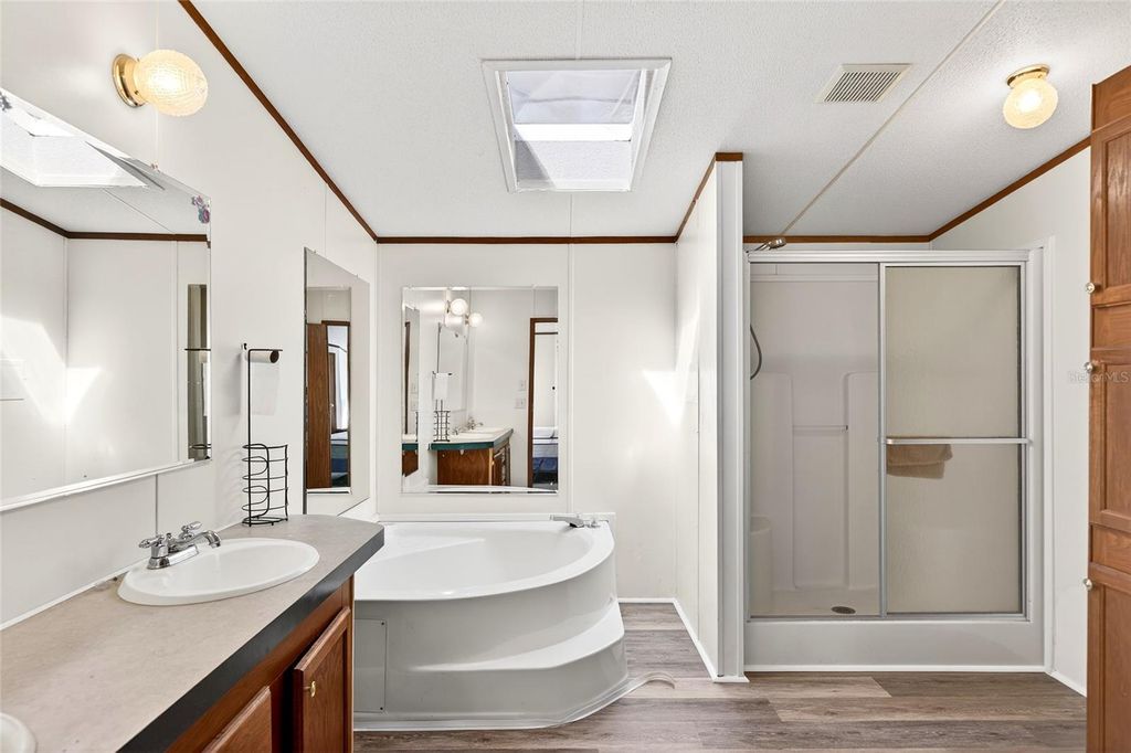 Image 18 of property listing at 10427 NW 8TH LANE, Ocala, FL 34482