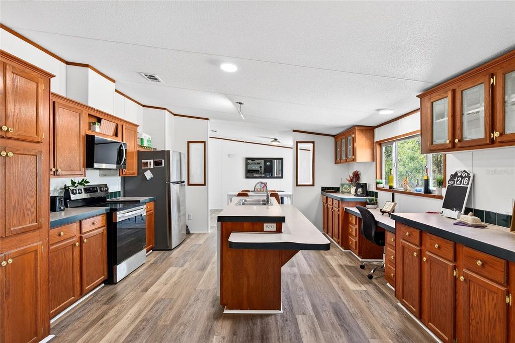 Image 30 of property listing at 10427 NW 8TH LANE, Ocala, FL 34482