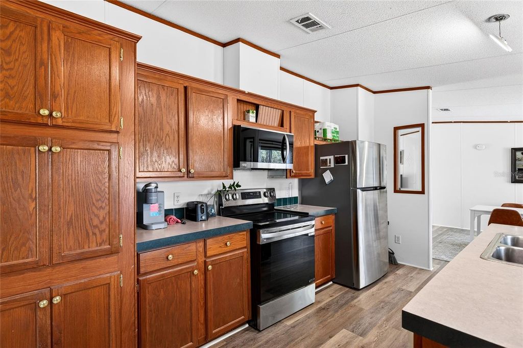 Image 31 of property listing at 10427 NW 8TH LANE, Ocala, FL 34482