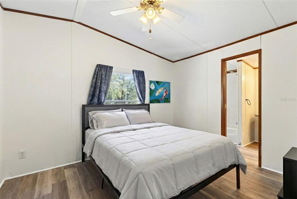 Image 36 of property listing at 10427 NW 8TH LANE, Ocala, FL 34482