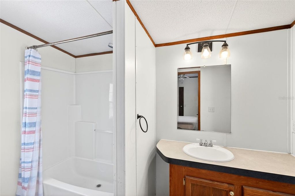 Image 38 of property listing at 10427 NW 8TH LANE, Ocala, FL 34482