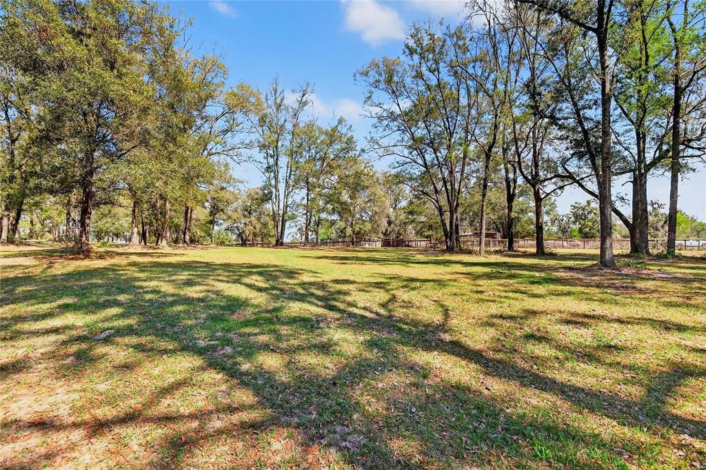 Image 52 of property listing at 10427 NW 8TH LANE, Ocala, FL 34482