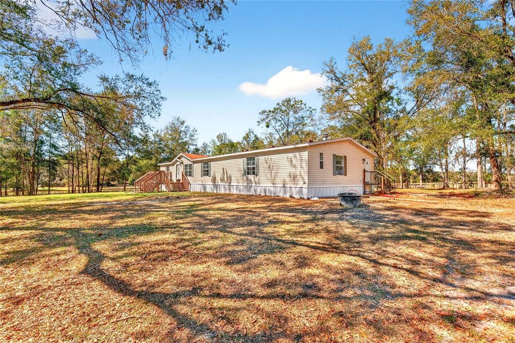 Image 7 of property listing at 10427 NW 8TH LANE, Ocala, FL 34482