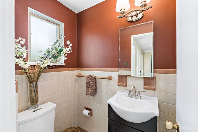 5892 Lorene Dr, Bethel Park, PA 15102