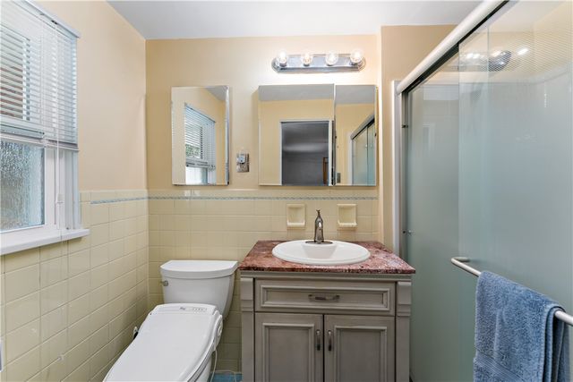 5892 Lorene Dr, Bethel Park, PA 15102