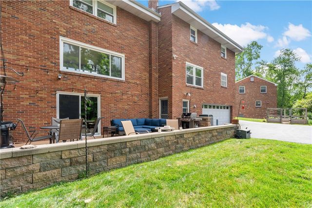 5892 Lorene Dr, Bethel Park, PA 15102