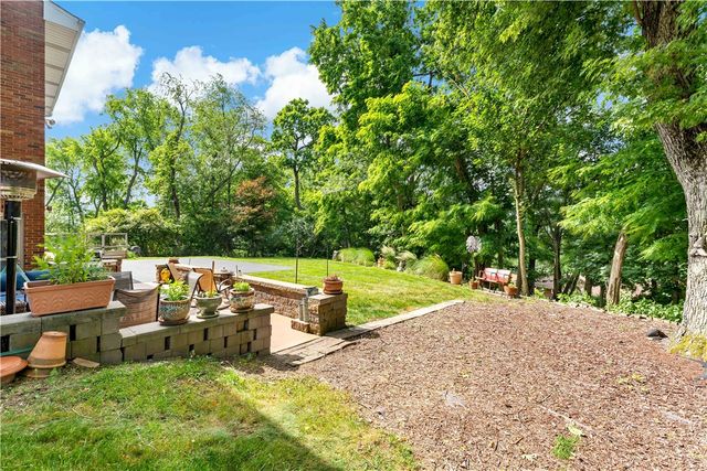 5892 Lorene Dr, Bethel Park, PA 15102
