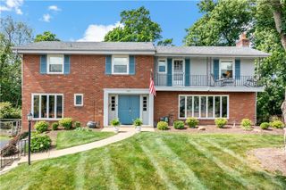 5892 Lorene Dr, Bethel Park, PA 15102