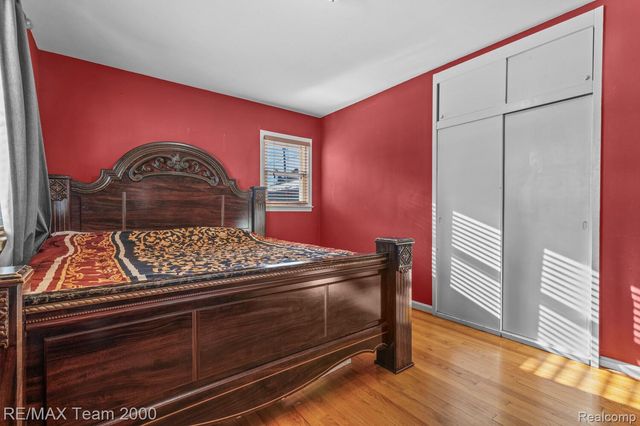 9 Christine Court, Dearborn, MI 48124
