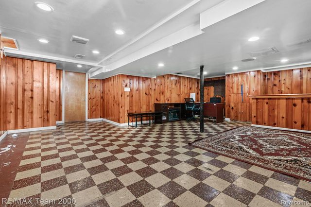 9 Christine Court, Dearborn, MI 48124